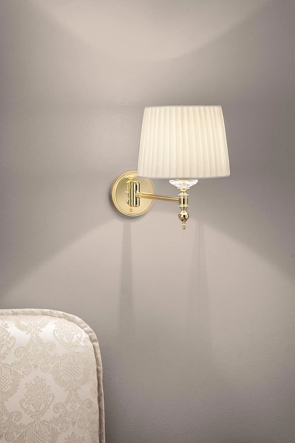 Applique Classique Ivoire Et Or Sur Bras Orientable