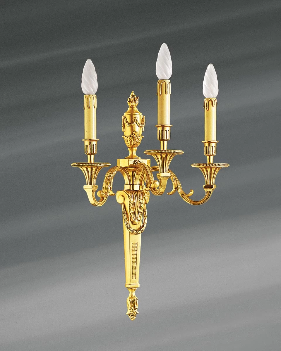 Applique Louis XVI En Bronze Doré, Trois Lumières