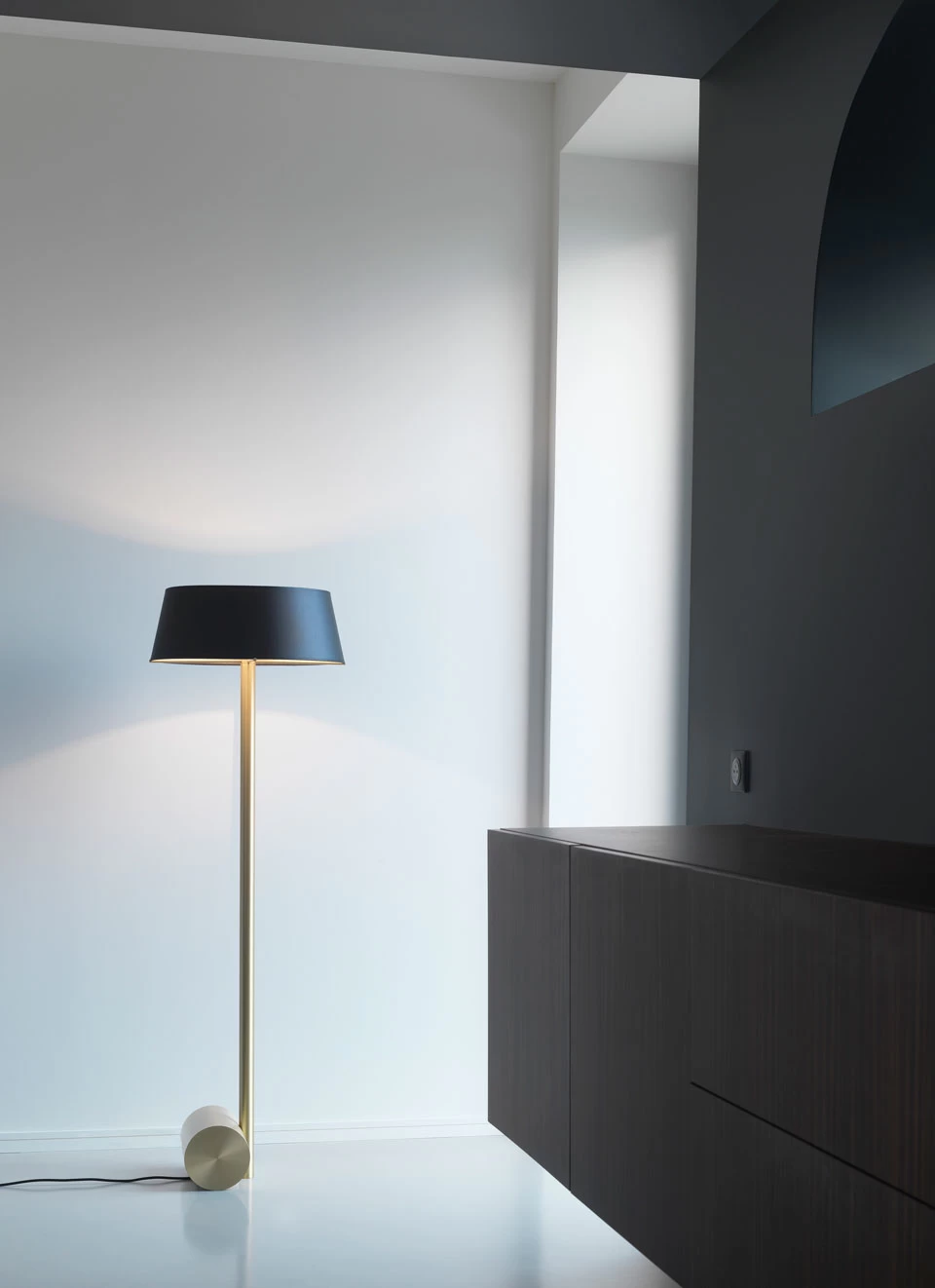 Lampadaire Calée XS, En Laiton Satiné – Image 2