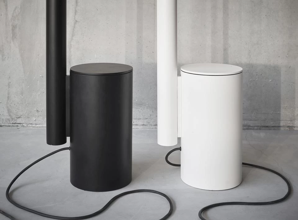 Alto Lampadaire Noir Minimaliste à éclairage Indirect – Image 2