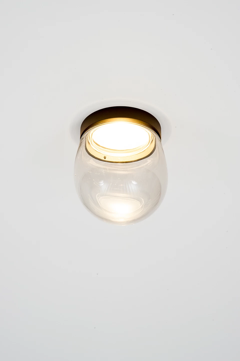 Dropz Spot En Verre Soufflé Transparent Et Métal Noir