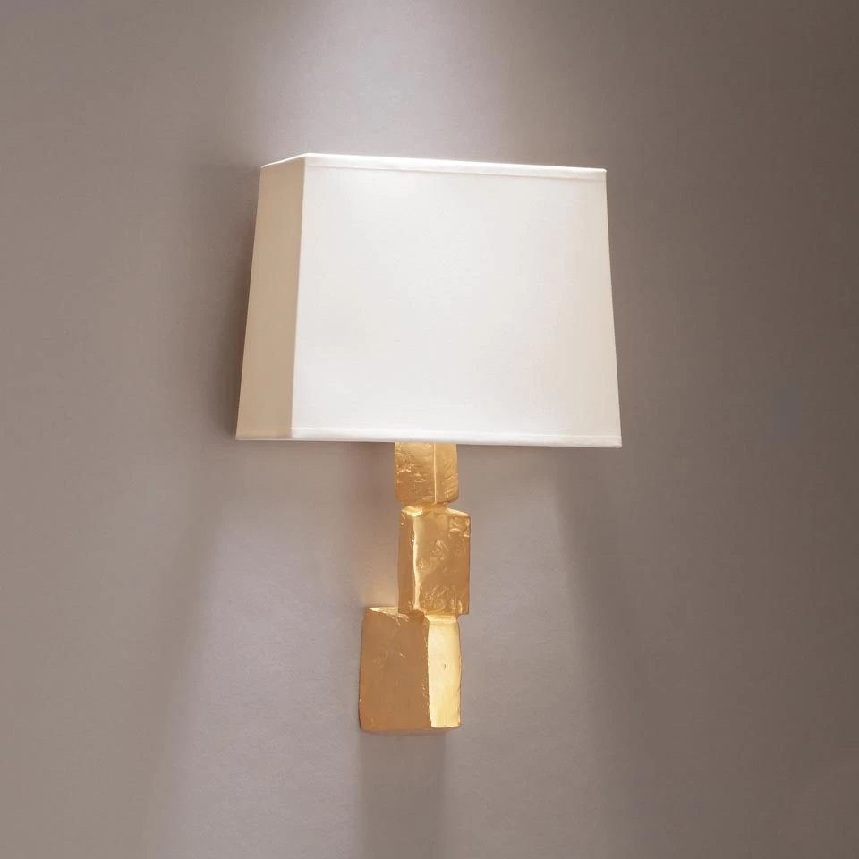 Fragile Applique Empilement De Pierres En Bronze Doré