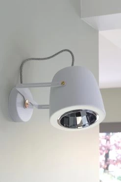 Ice Wall Petite Applique Spot Blanche