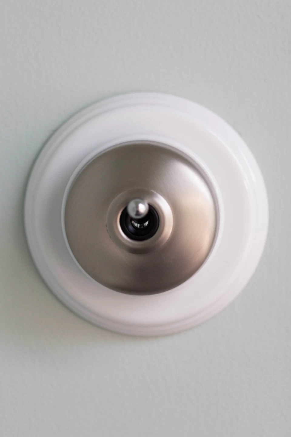 Interrupteur Rétro En Porcelaine Et Métal Satiné, Cadre En Porcelaine Blanche Dimbler – Image 2