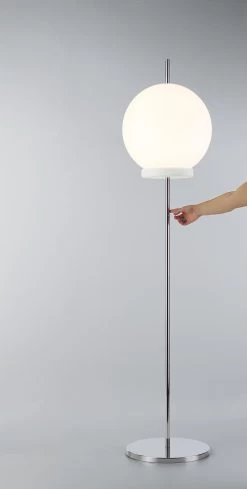 Lampadaire Boule Blanche Et éclairage LED Prick