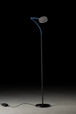 Lampadaire Nova Flex Noir Et Bras Flexible Bleu
