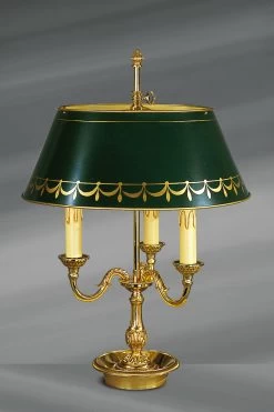 Lampe En Bronze Massif De Style Louis XVI, Trois Lumières, Avec Abat-jour En Bronze Peint Vert Et Doré