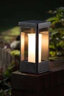 Lampe D'extérieur Avec Une Fausse Bougie