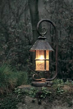 Lampe D'extérieur En Lanterne Suspendue Toit En Cône Riveté