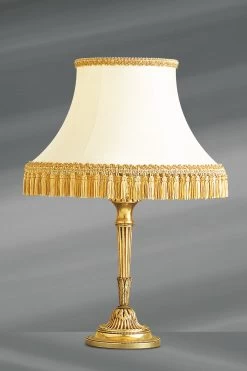 Lampe Louis XVI En Bronze Doré Avec Abat-jour Blanc Bordé De Galons Et Pompons