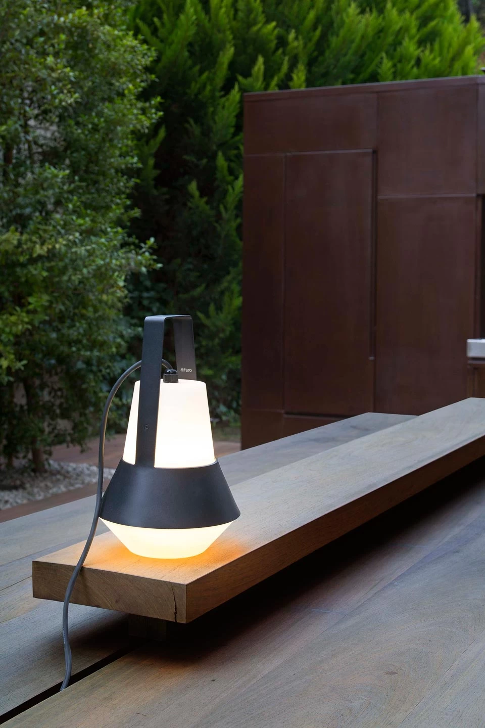 Cat Petite Lampe Baladeuse D'extérieur En Aluminium Noir – Image 2