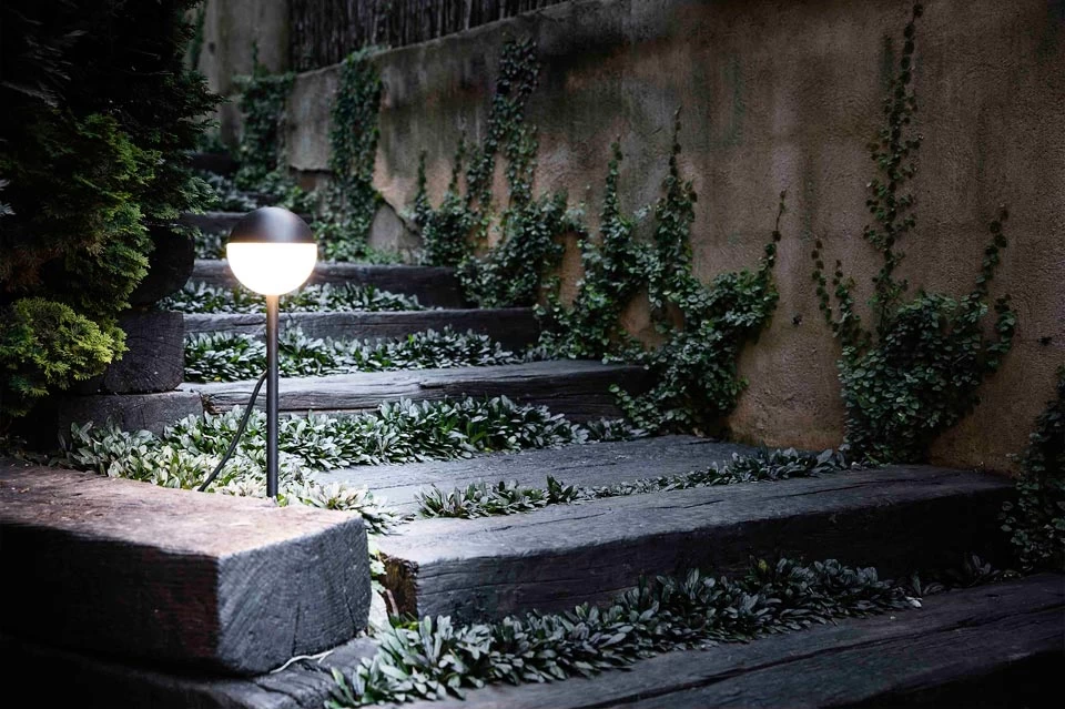 Balise D'extérieur Noire Forme Boule à éclairage LED Piccola – Image 3