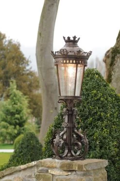 Petit Lampadaire En Fer Forgé Pour L'extérieur De Style Classique