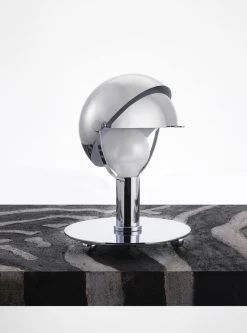 Petite Lampe De Table Casque En Métal Chromé