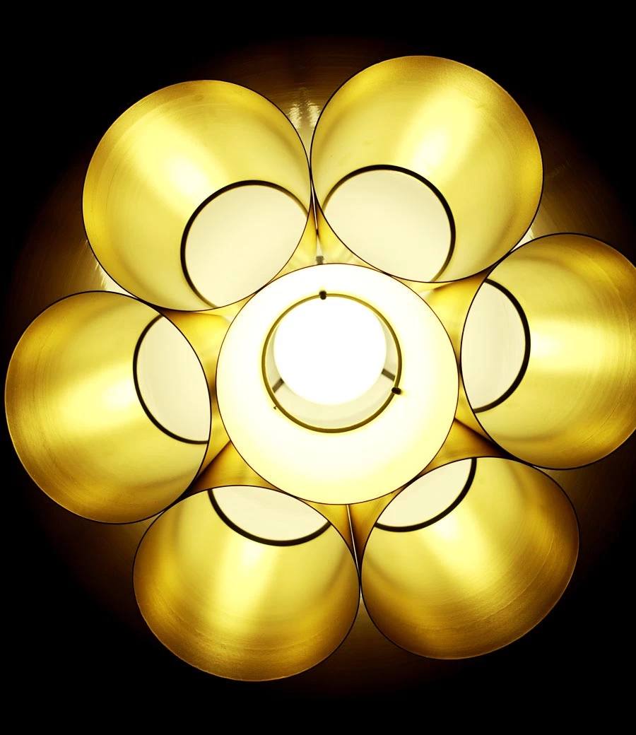 Suspension Conique En Métal Blanc Et Or – Image 3