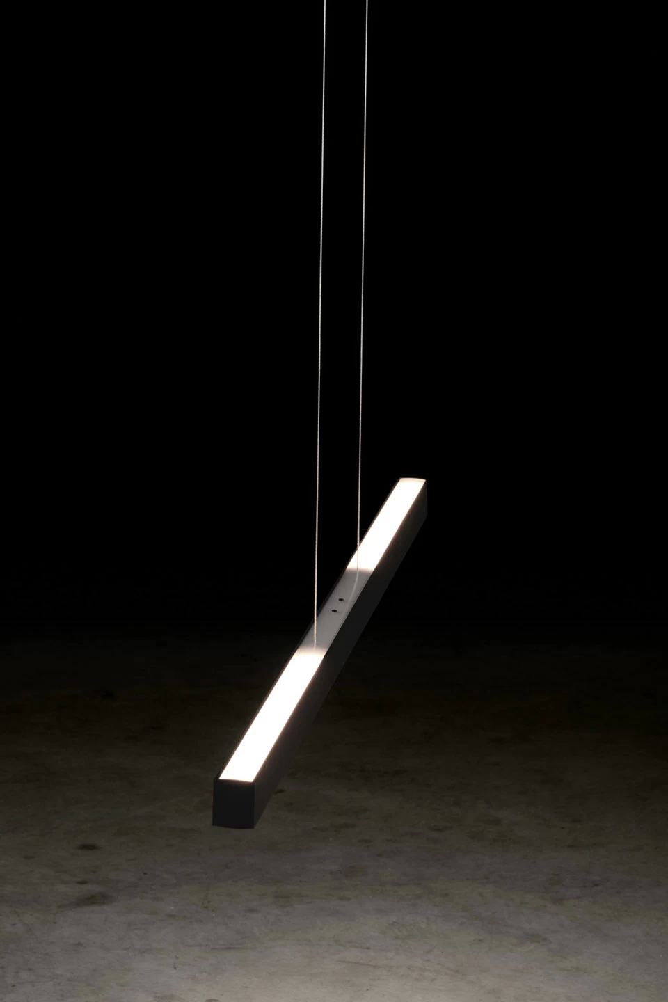 Xena Suspension Contemporaine Réglable Finition Noire 120cm